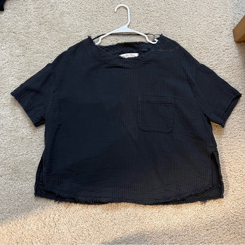 Free people black t shirt. 100% cotton size small never worn.